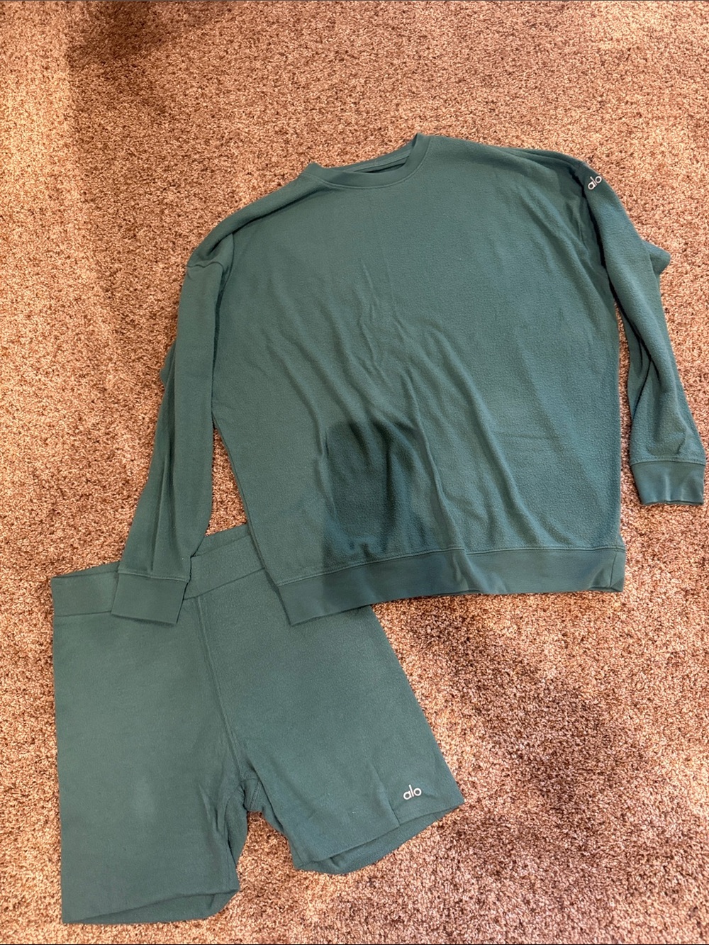 ALO Yoga women Forest Green  Long Sleeve Top & Shorts Set